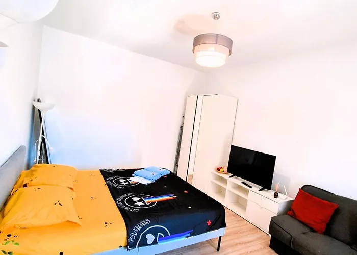 Plaza Residence Studio 2
